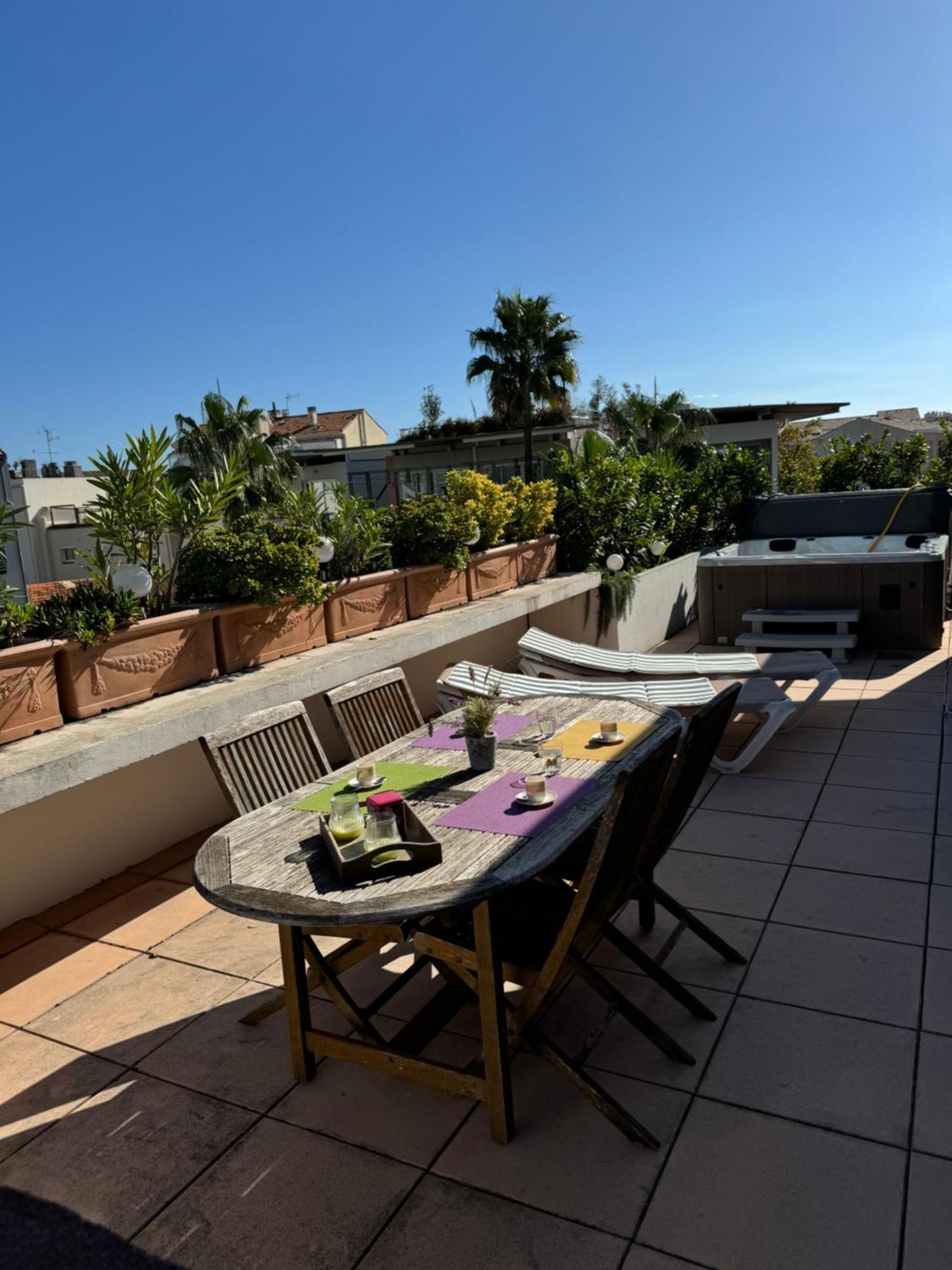 Penthouse - Jacuzzi - Terrace - Parking - 2 Pools Apartment Antibes