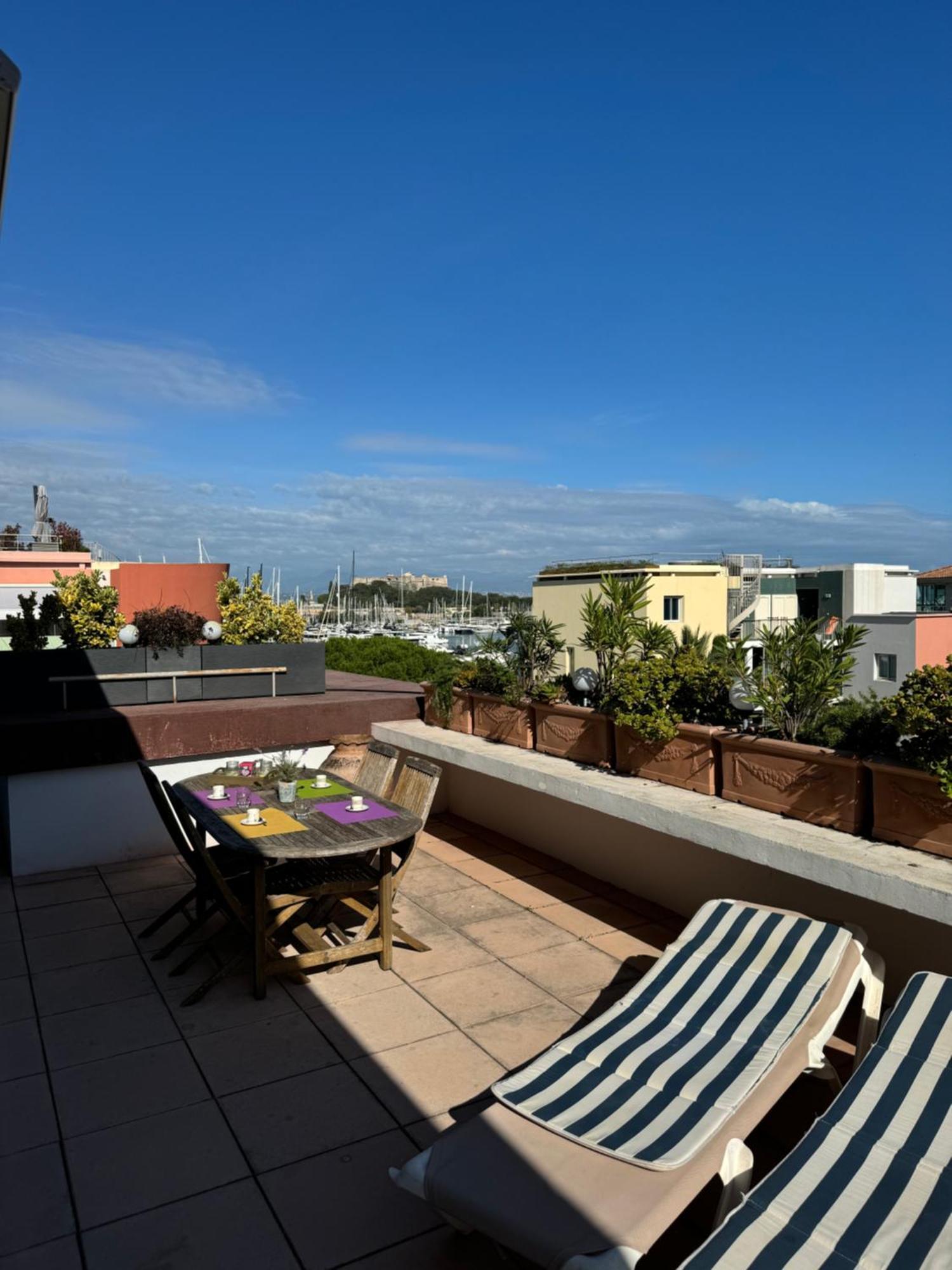 Apartment Penthouse - Jacuzzi - Terrace - Parking - 2 Pools Antibes